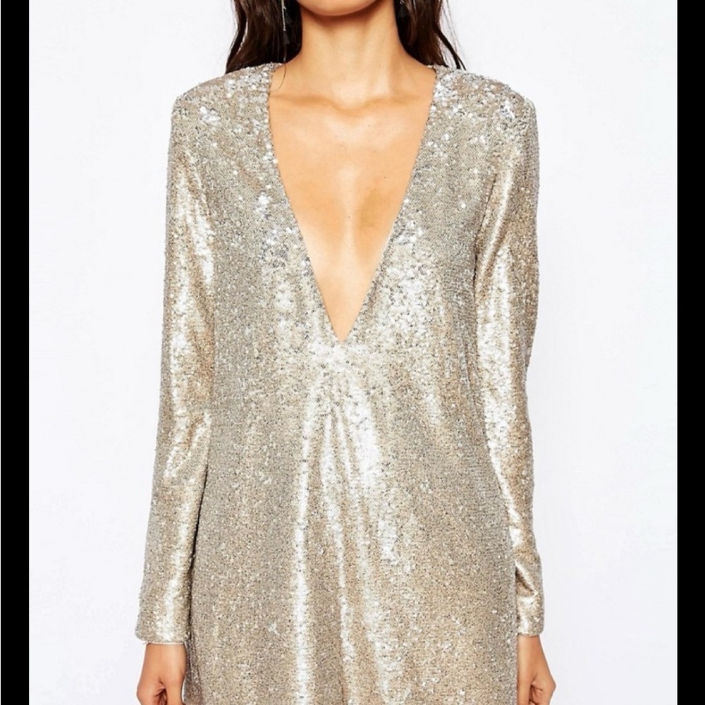 Beautiful jetset diaries sequence dress with bell sleeves.
